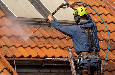 Démoussage et hydrofuge de toiture à Servais